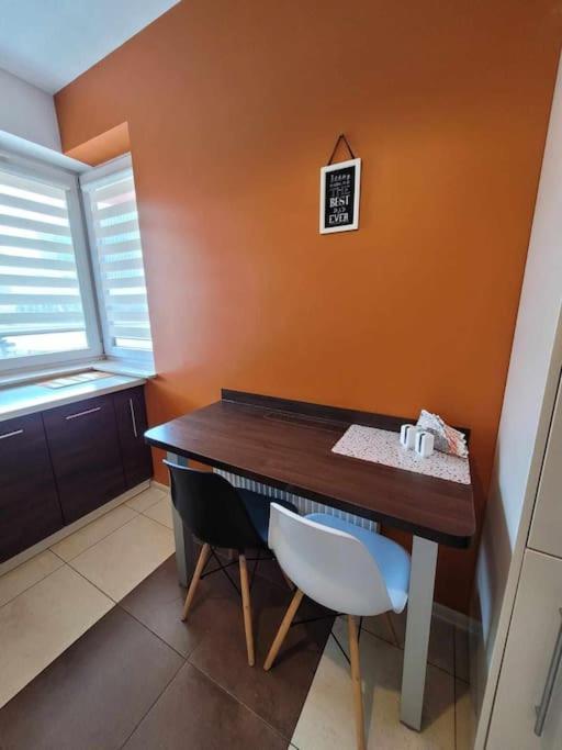 Dark Chocolate 4 Persons Down Town Apartment Krakow