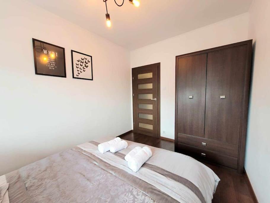 Dark Chocolate 4 Persons Down Town Apartment *