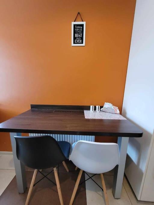 Dark Chocolate 4 Persons Down Town Apartment Krakow