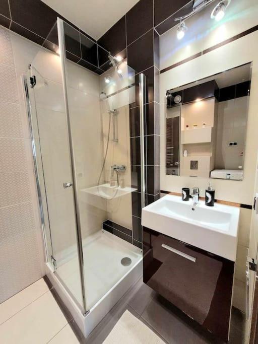Apartment Dark Chocolate 4 Persons Down Town *